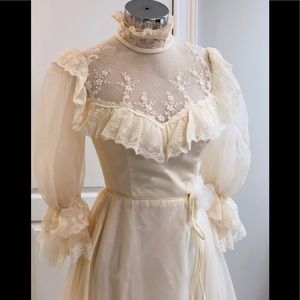 Vintage Wedding Dress with Veil